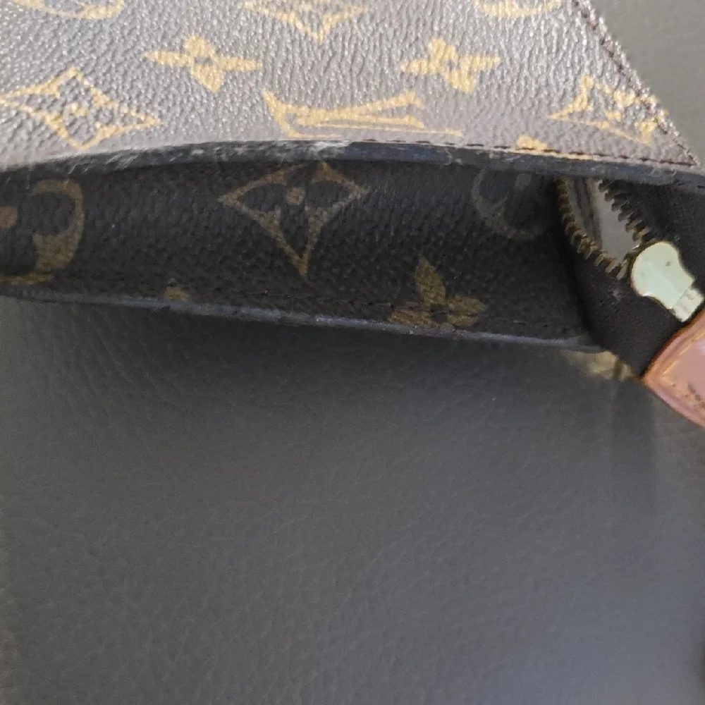 Louis Vuitton Women's Luxury Wallet - Picture 8 of 8